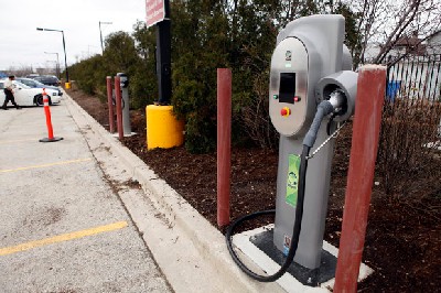 Plug-in car owners petition for fast-charging infrastructure